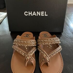 NEW Chanel Slides w Chain details - size 38 - fits like 37